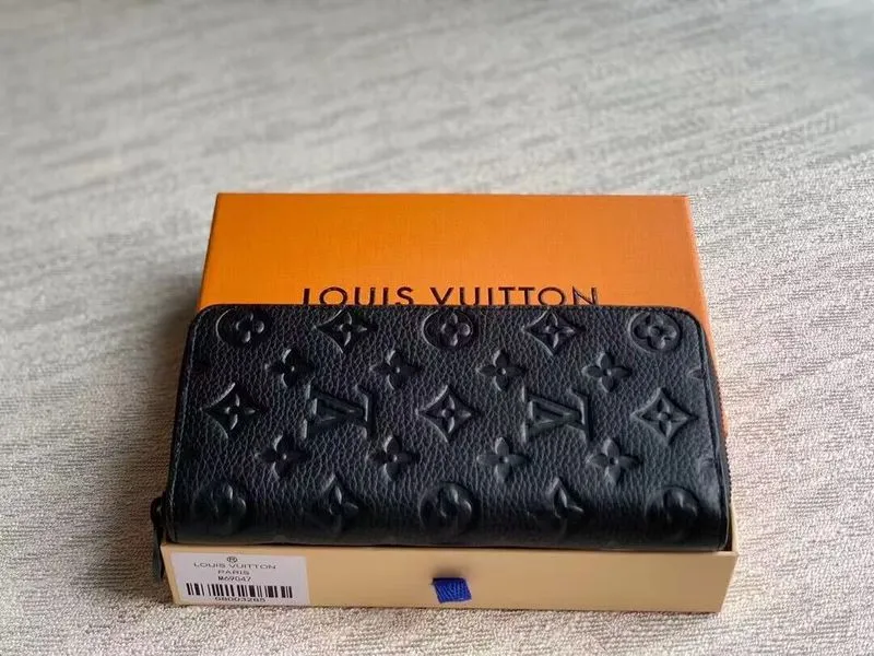- Vuitton Sleek and smooth Louis Bags FashionFusion 15758 - Complete catalog