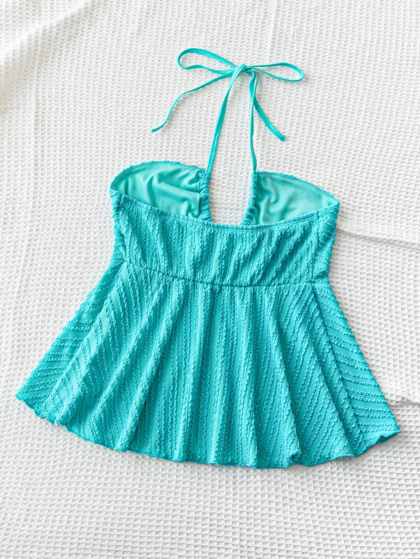 Cherry Vibes: Top de Verano con Detalles de Mariposa