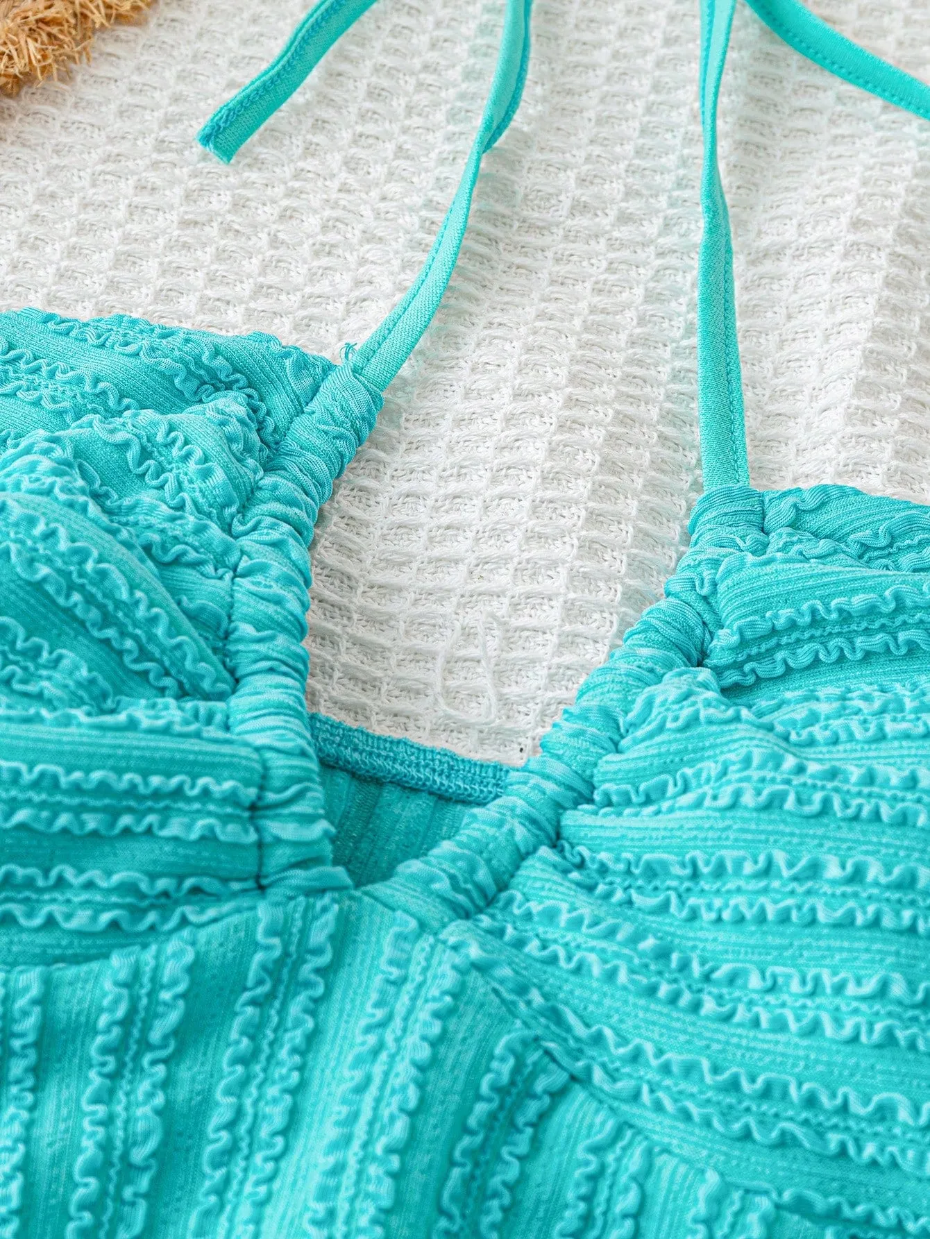Cherry Vibes: Top de Verano con Detalles de Mariposa