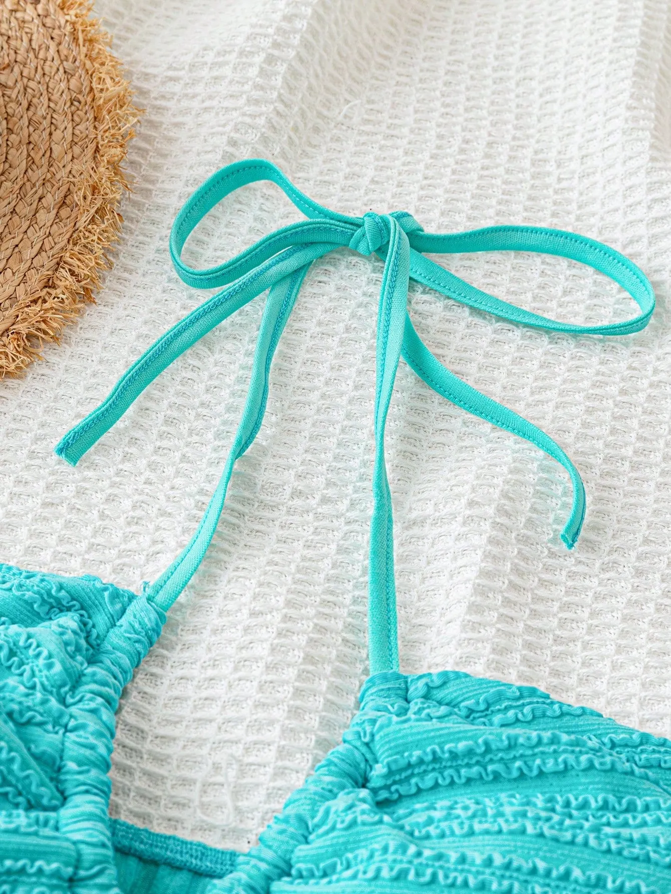 Cherry Vibes: Top de Verano con Detalles de Mariposa