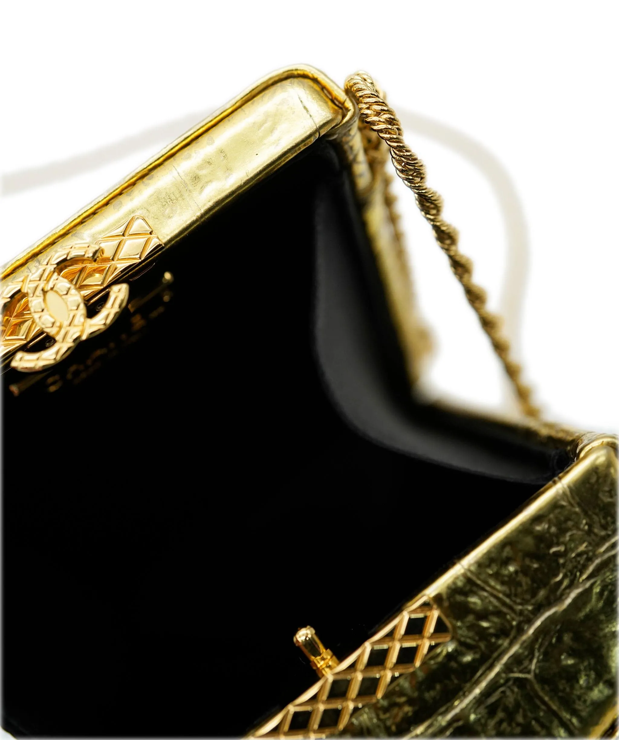 *COLLECTOR'S PIECE* CHANEL GOLD CROC EMBOSSED VANITY CASE BAG IN CALFSKIN LEATHER WITH GOLD HARDWARE DXBS2073