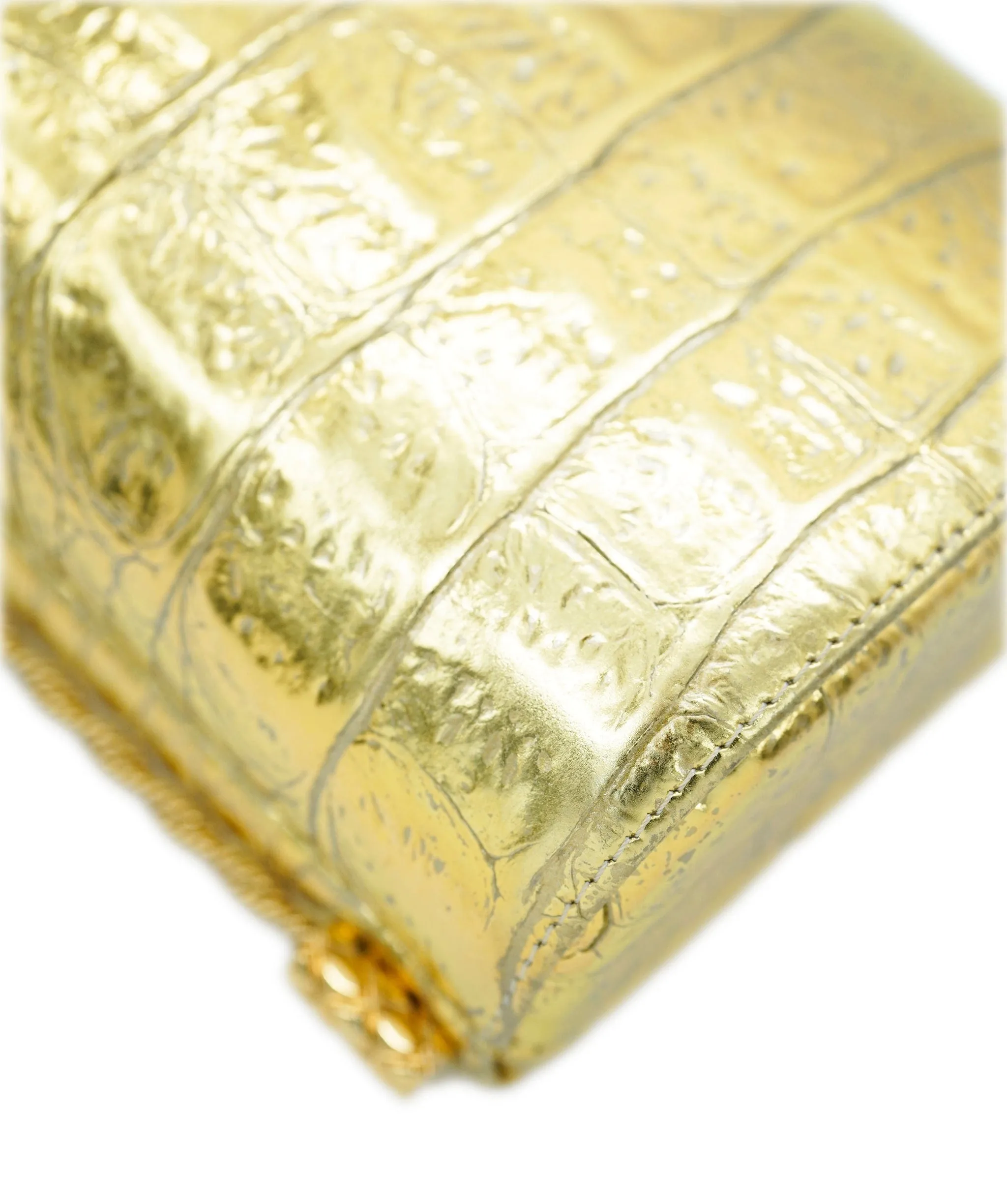 *COLLECTOR'S PIECE* CHANEL GOLD CROC EMBOSSED VANITY CASE BAG IN CALFSKIN LEATHER WITH GOLD HARDWARE DXBS2073
