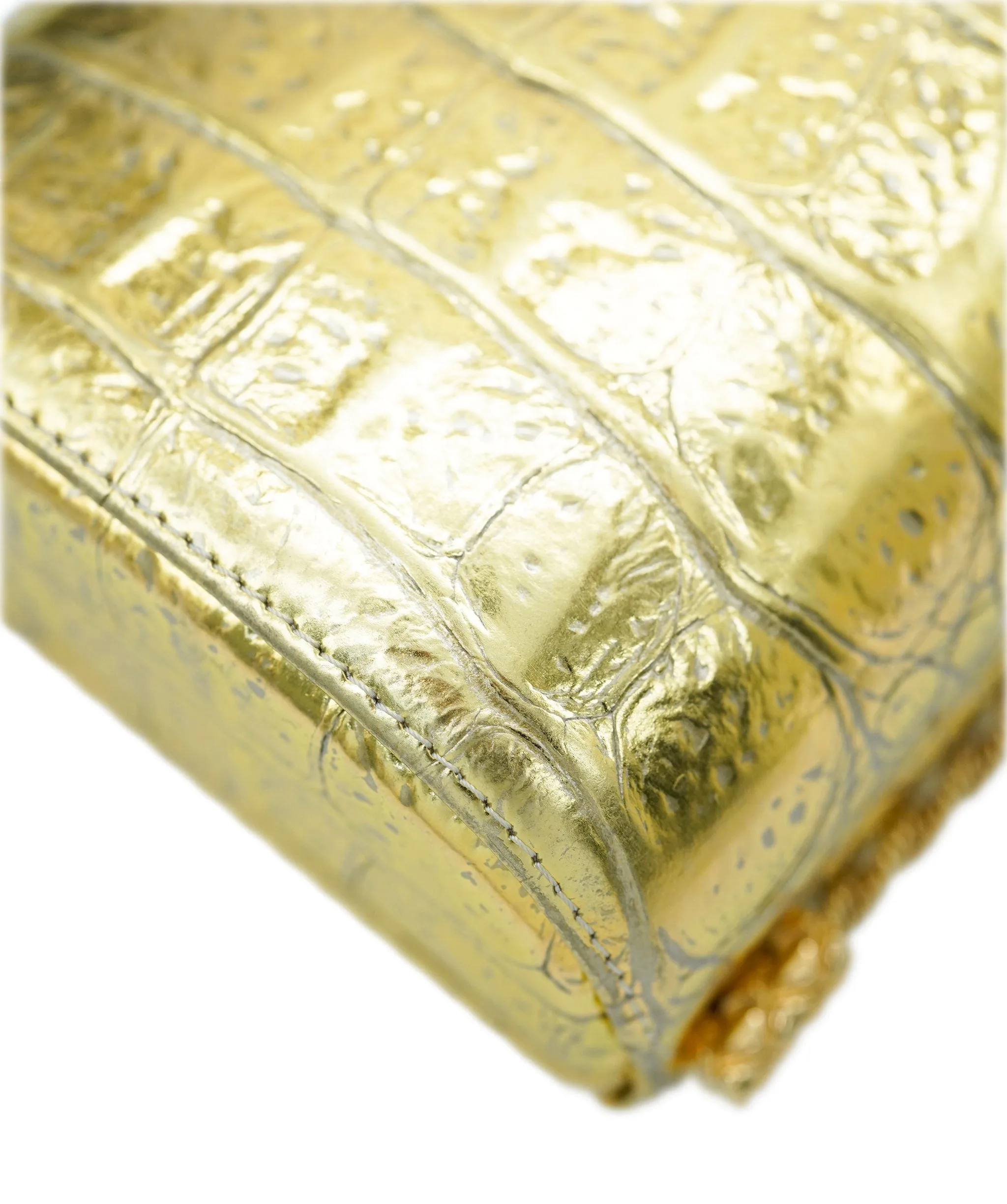 *COLLECTOR'S PIECE* CHANEL GOLD CROC EMBOSSED VANITY CASE BAG IN CALFSKIN LEATHER WITH GOLD HARDWARE DXBS2073