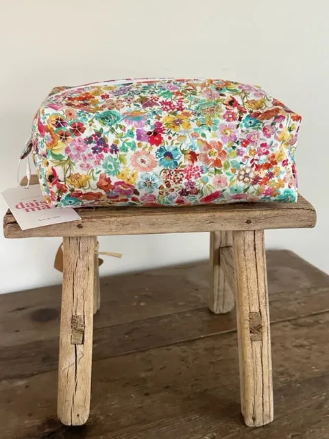 Daisie Mae bathroom Bag