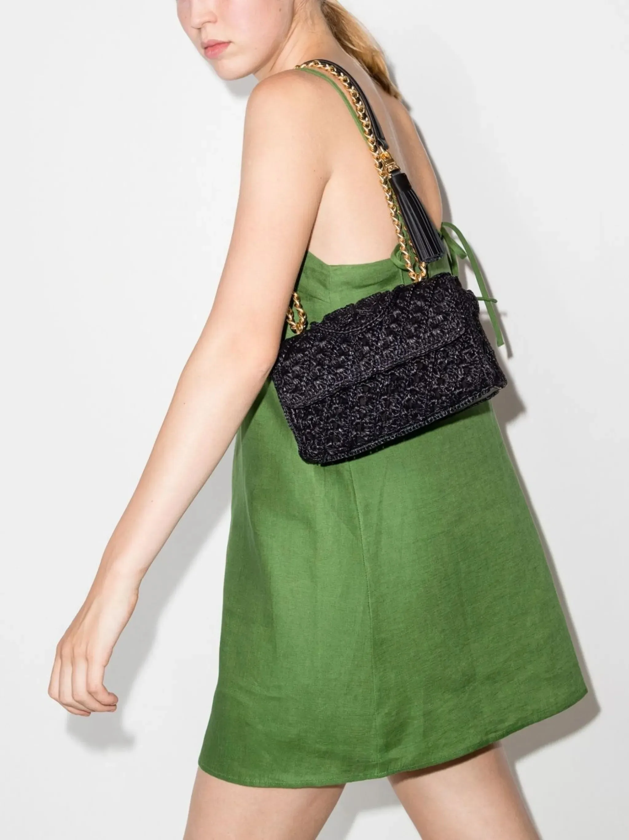Get it before it's small High-tech-enabled shoulder bag Fleming raffia