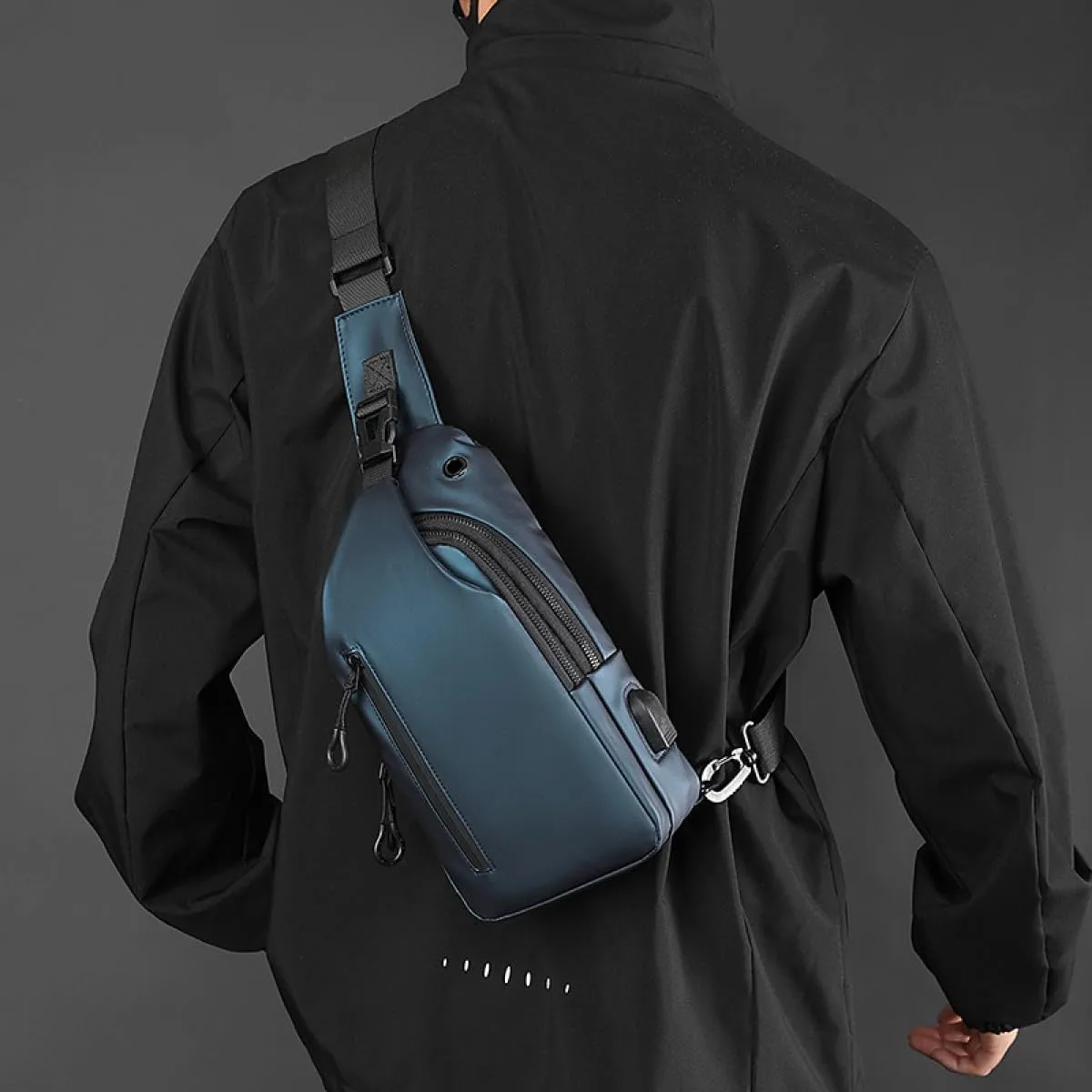 Large-capacity multi-compartment storage bag, portable outdoor shoulder bag, equipped with headphones and a USB charging port. (Dark blue earphones, charging double-layer zipper model)