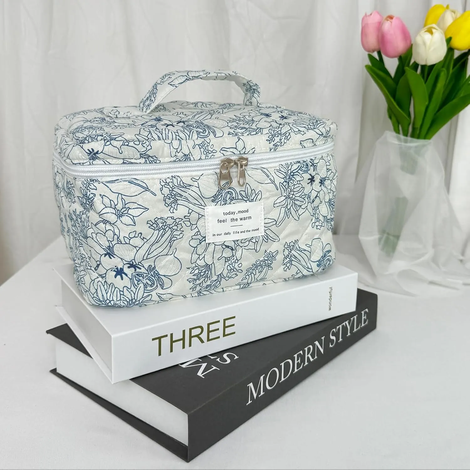 Large Travel Quilted Makeup Bag for Women, Floral Cotton Cosmetic Bag Cute Coquette Aesthetic Floral Toiletry Organizer Bag for Girls Little Blue Flower Cosmetic Zipper Storage Bag