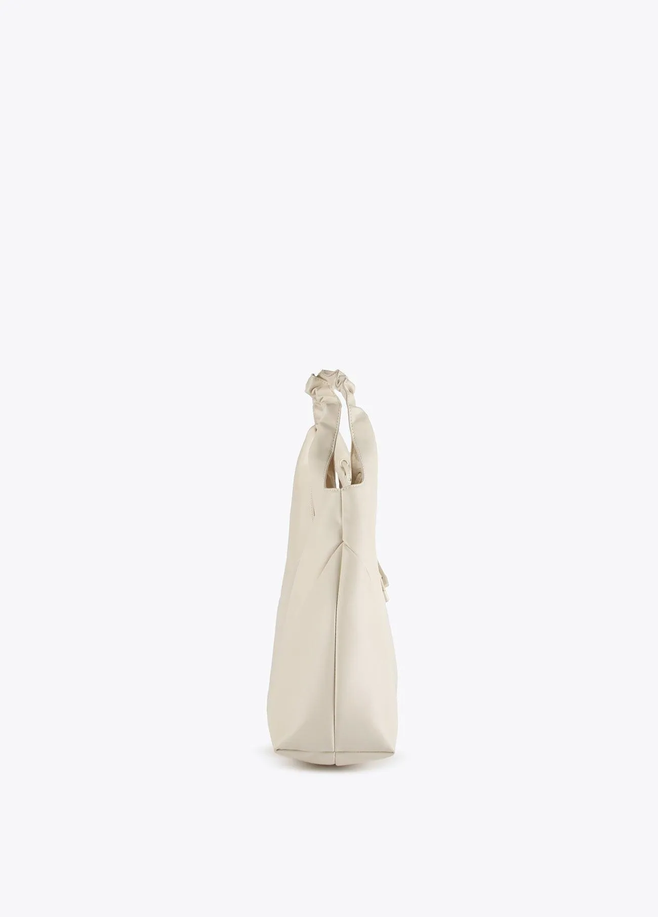 Tote bag with crinkle-effect handle