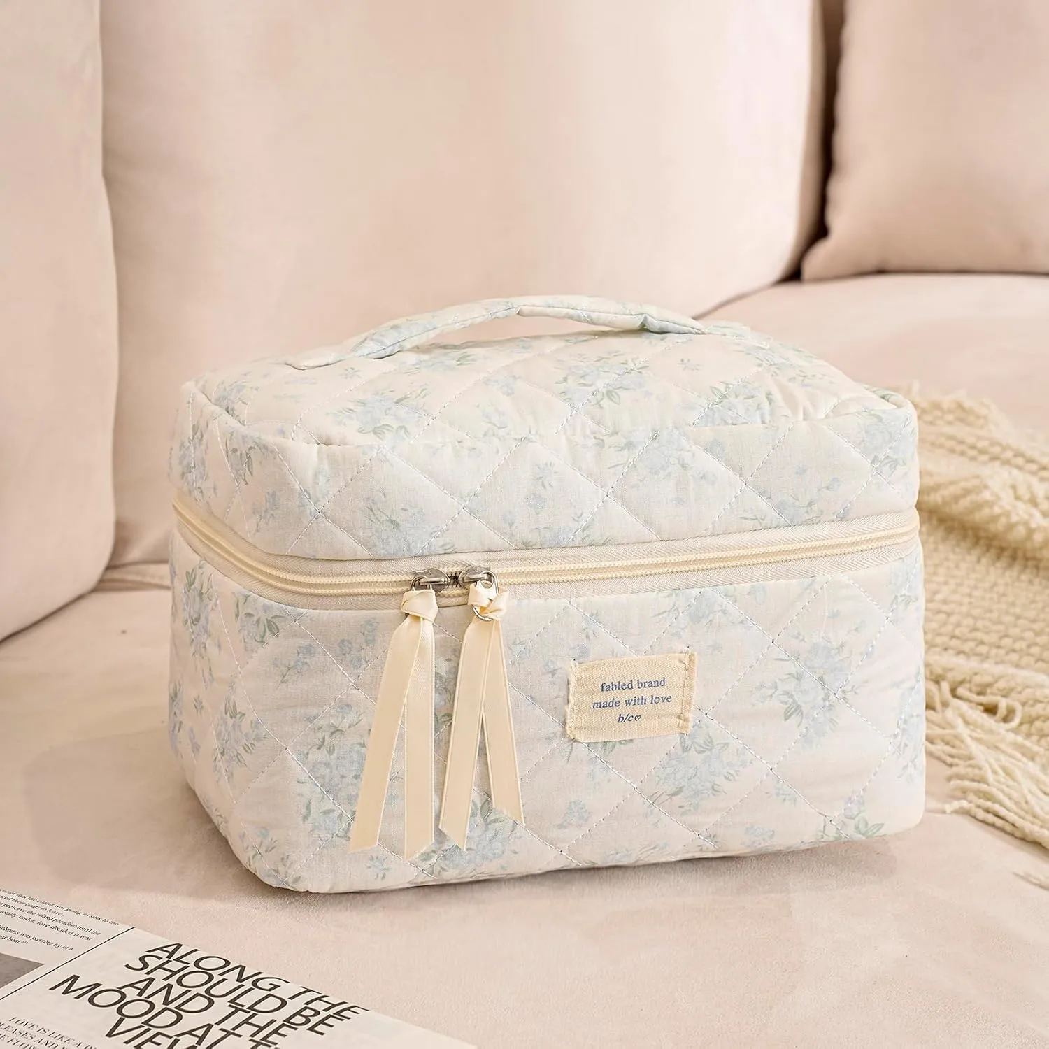 uekeboag Large Travel Quilted Makeup Bag for Women, Floral Cotton Cosmetic Bag, Coquette Aesthetic Floral Toiletry Organizer Bag